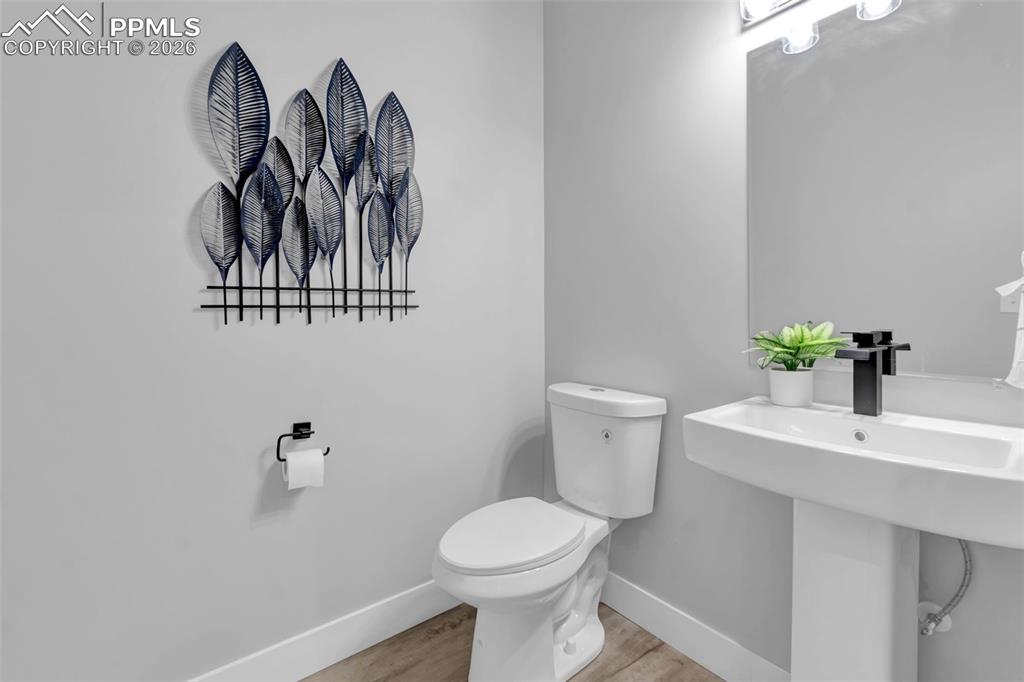 Image 11 of 18: Bathroom