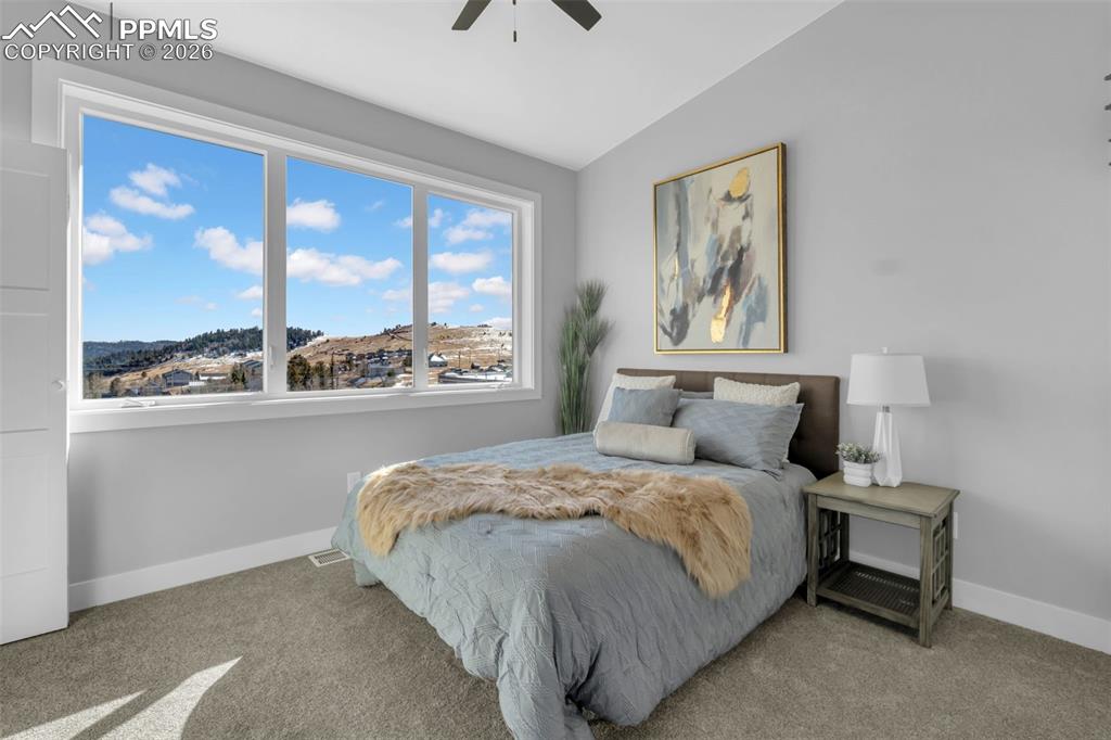 Image 13 of 18: Bedroom