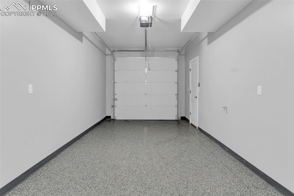 Image 17 of 18: Garage