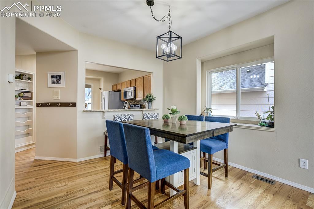 Image 11 of 41: Dining Area