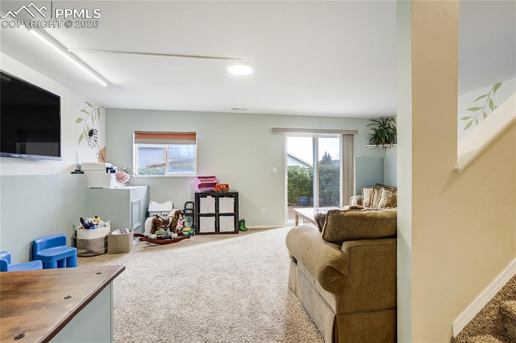 Image 29 of 41: Living Room