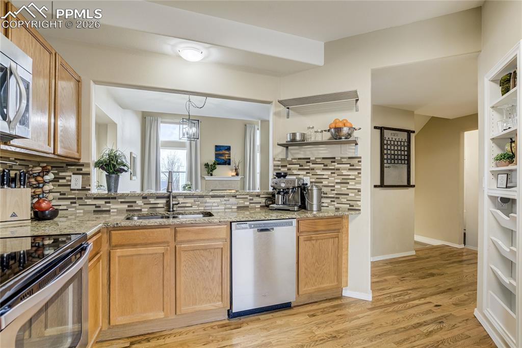 Image 3 of 41: Kitchen