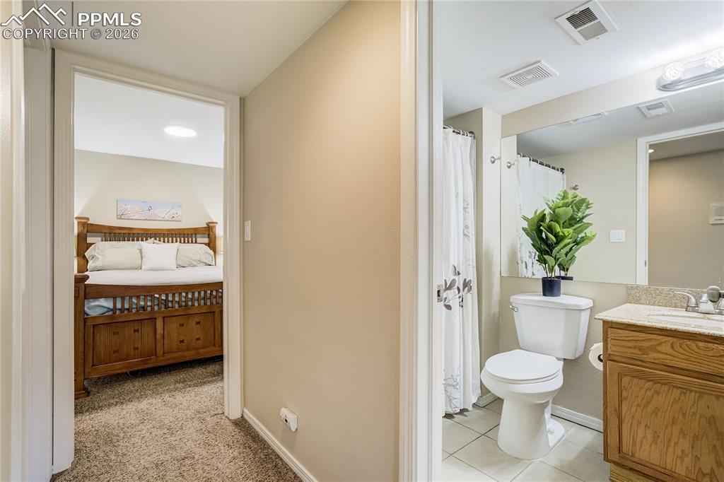 Image 33 of 41: Bathroom