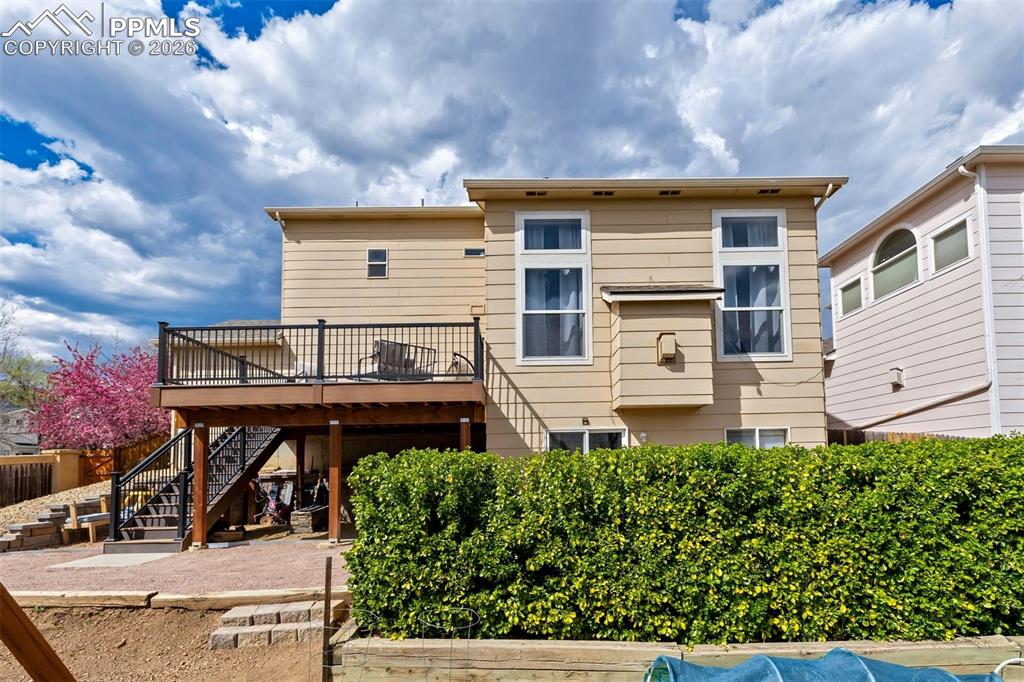 Image 40 of 41: Back of Structure