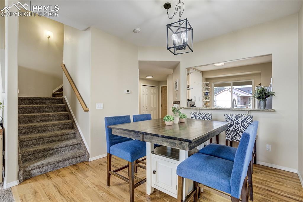 Image 9 of 41: Dining Area