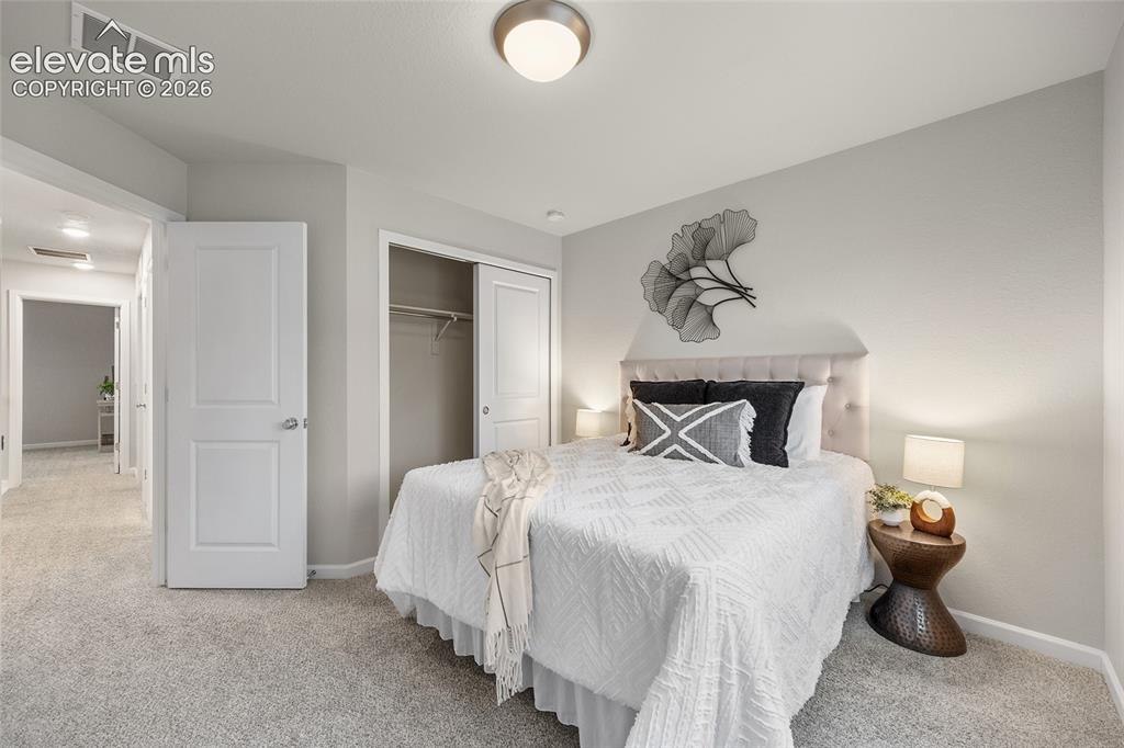 Image 19 of 32: Bedroom