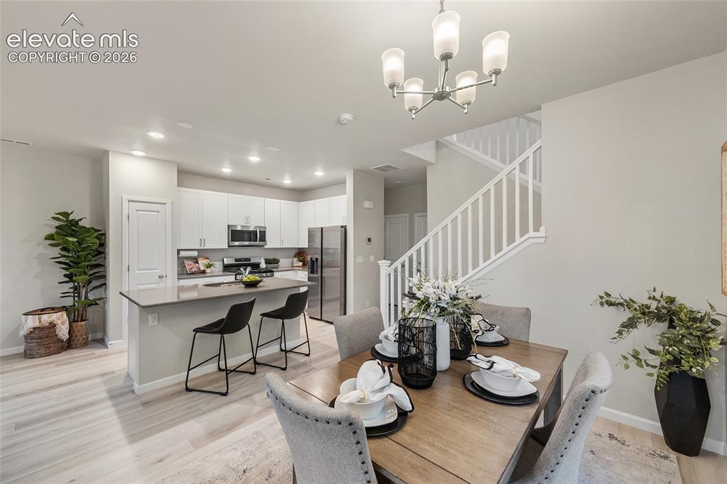 Image 5 of 32: Dining Area