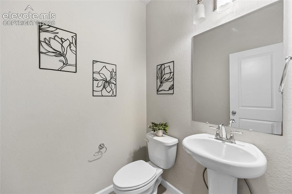 Image 8 of 32: Bathroom
