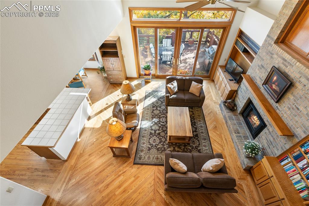 Image 18 of 48: Living Room