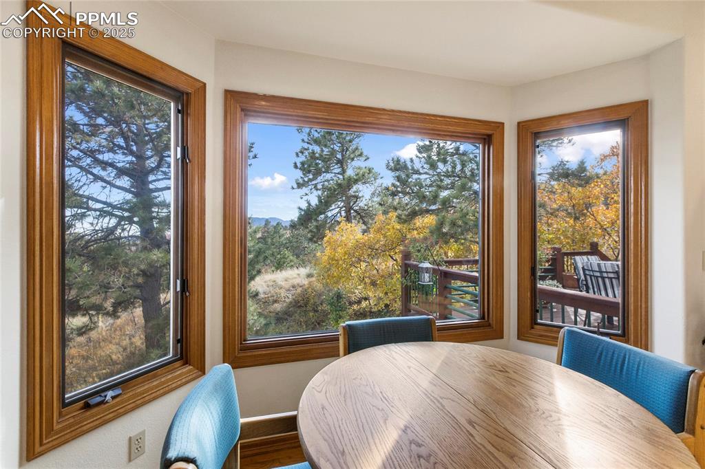 Image 24 of 48: Dining Area