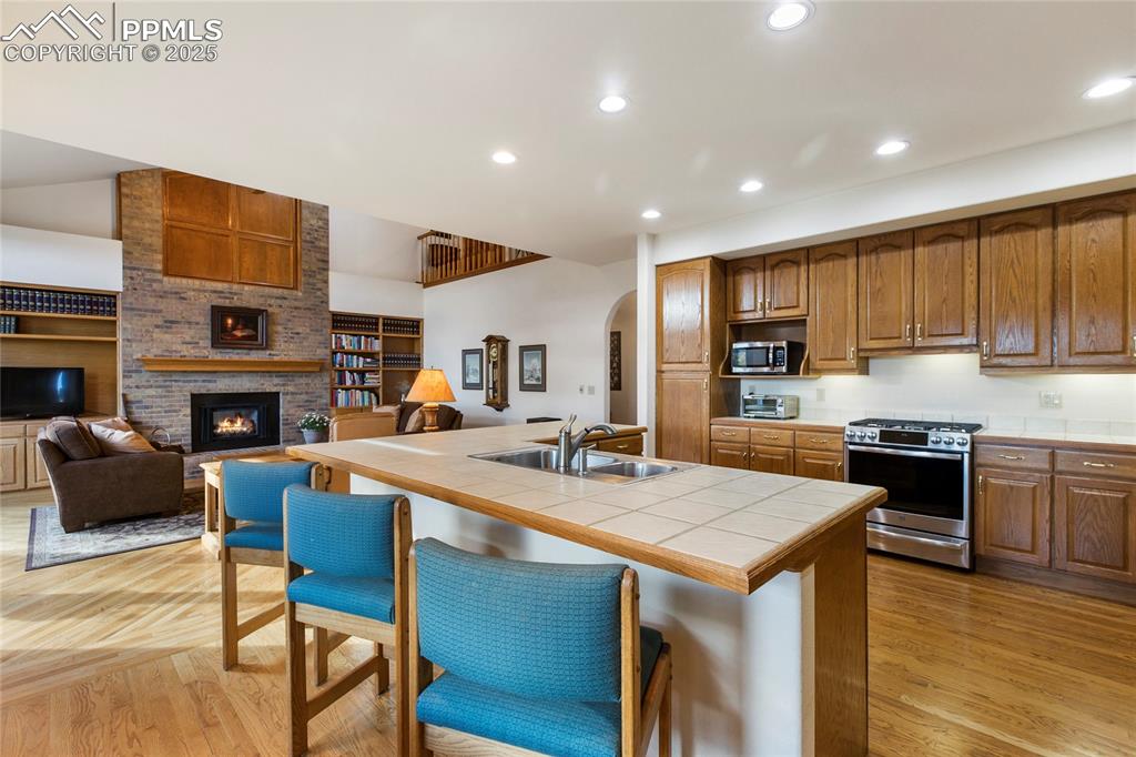 Image 26 of 48: Kitchen