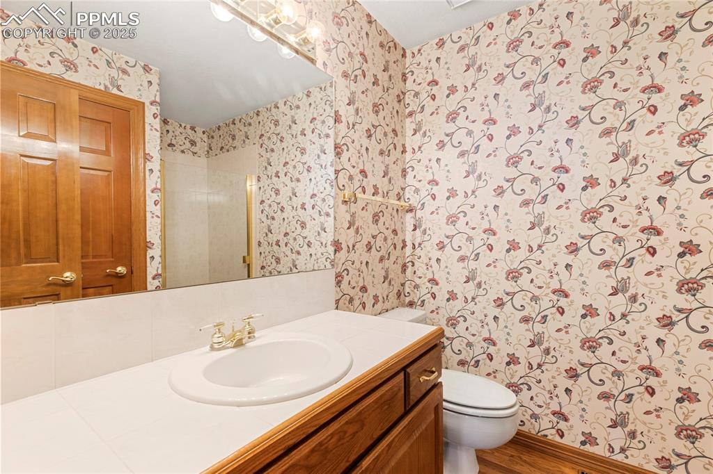 Image 27 of 48: Bathroom