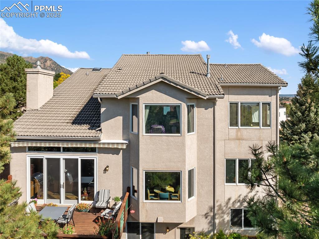 Image 3 of 48: Back of Structure