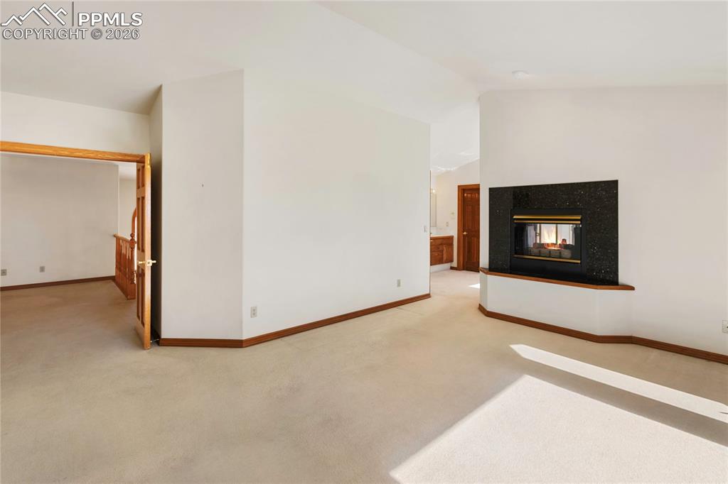 Image 32 of 48: Living Room