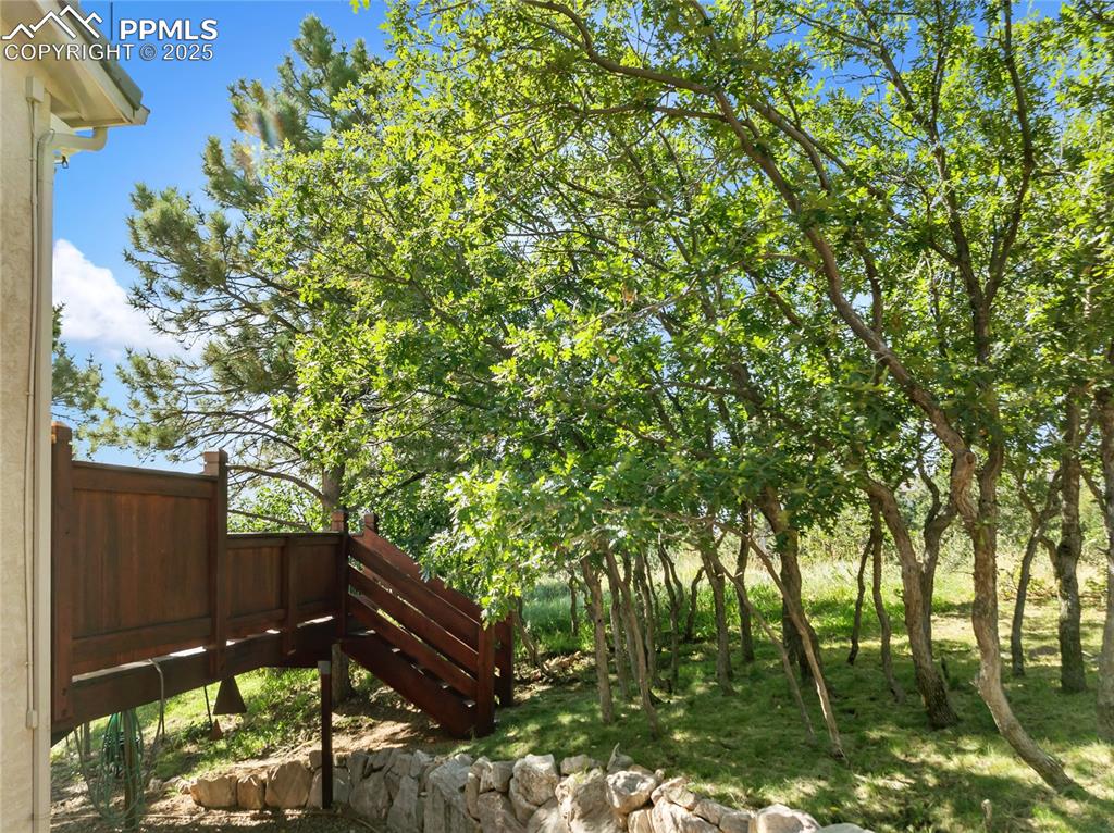 Image 45 of 48: Yard