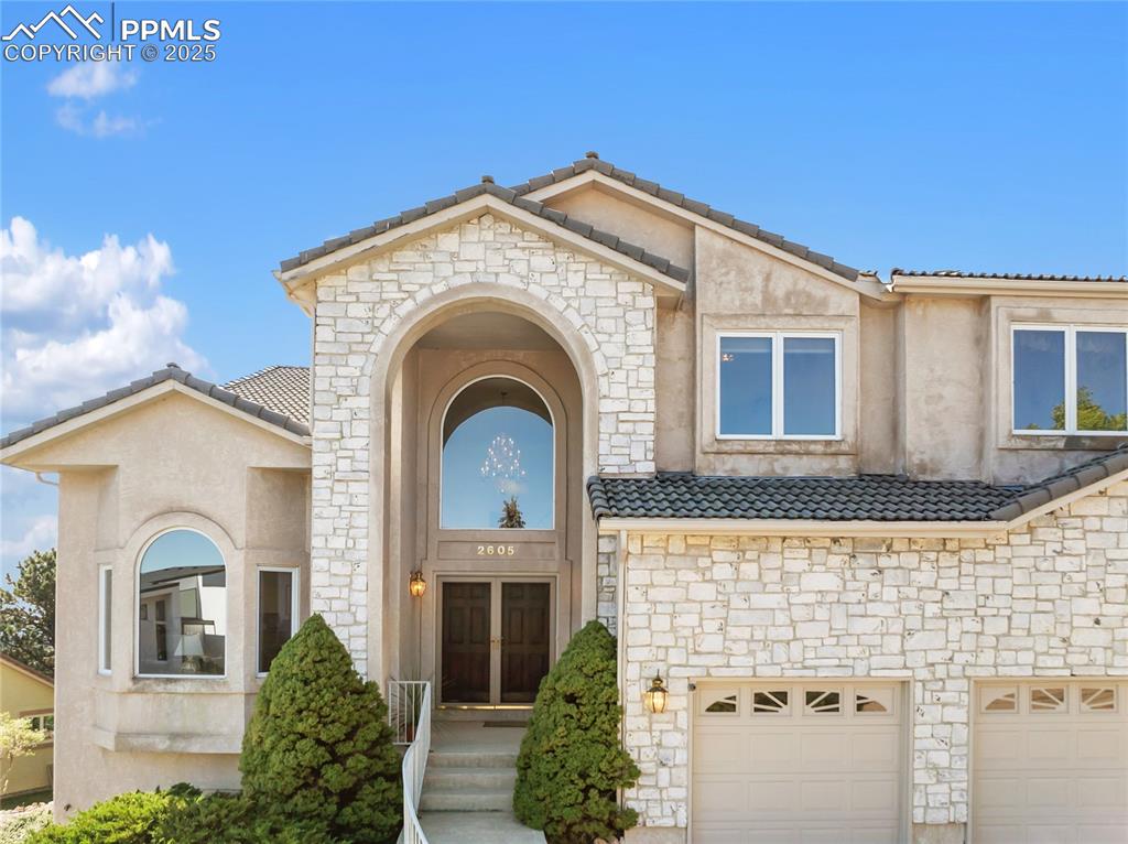 Image 9 of 48: Entry