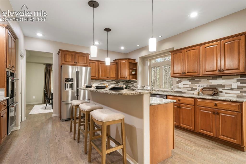 Image 10 of 50: Kitchen