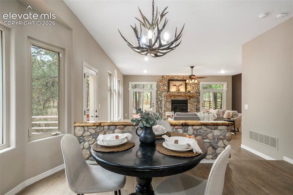 Image 12 of 50: Dining Area