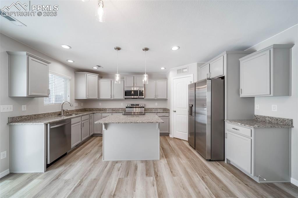 Image 13 of 46: Kitchen