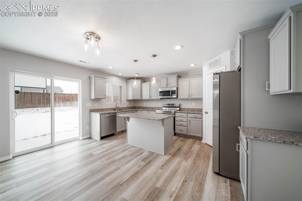 Image 14 of 46: Kitchen