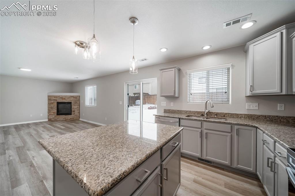 Image 17 of 46: Kitchen