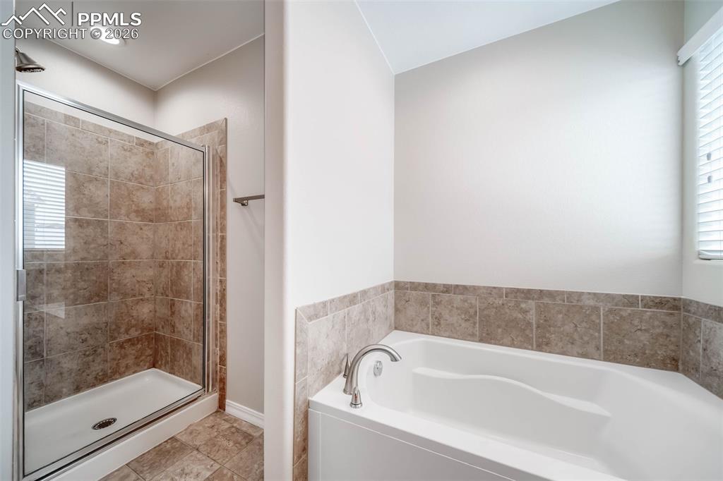 Image 29 of 46: Bathroom