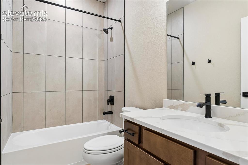 Image 19 of 22: Bathroom