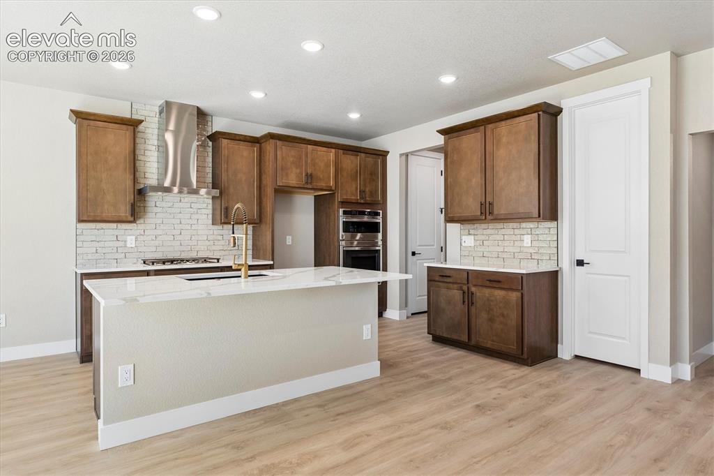 Image 4 of 22: Kitchen