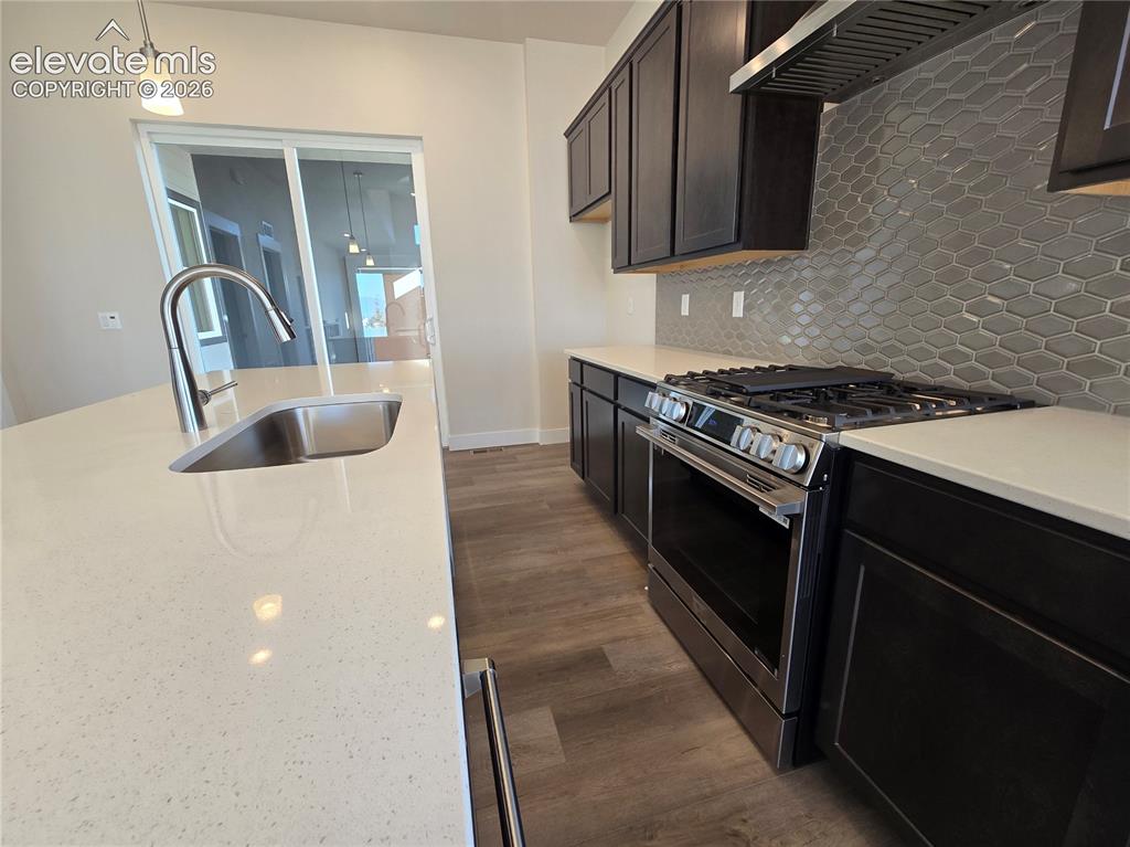 Image 12 of 30: Kitchen