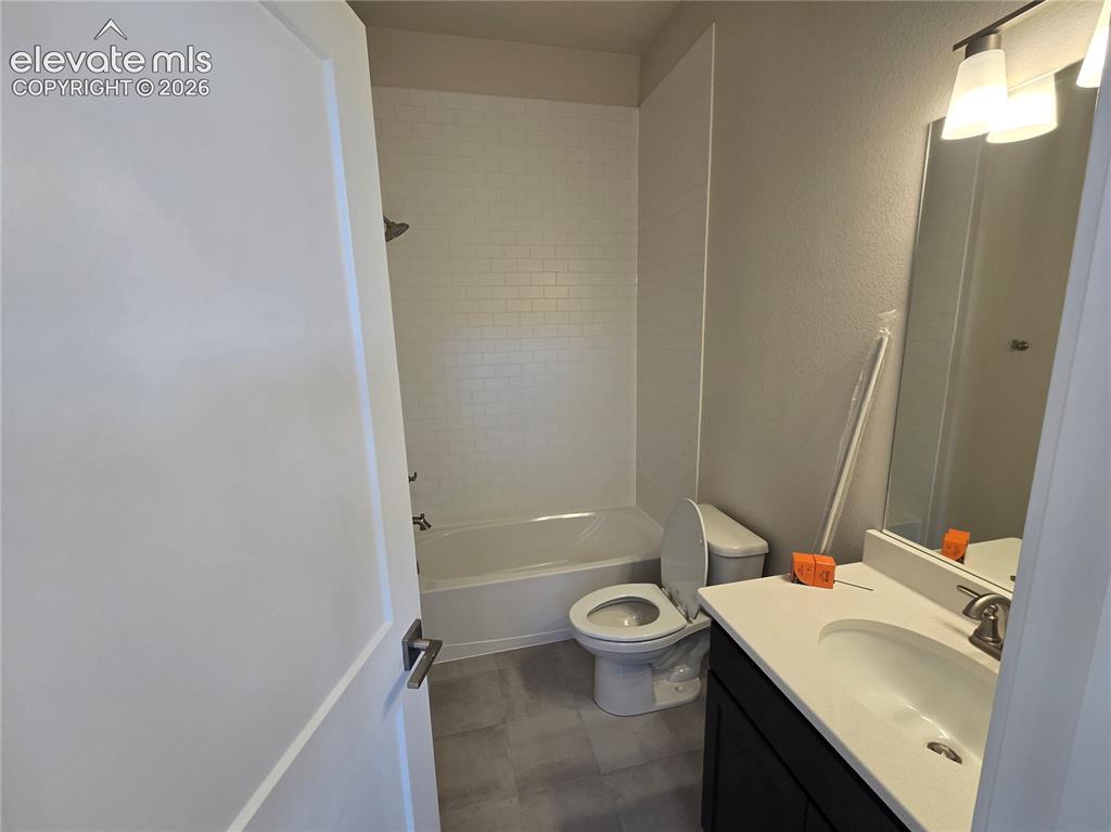 Image 13 of 30: Bathroom