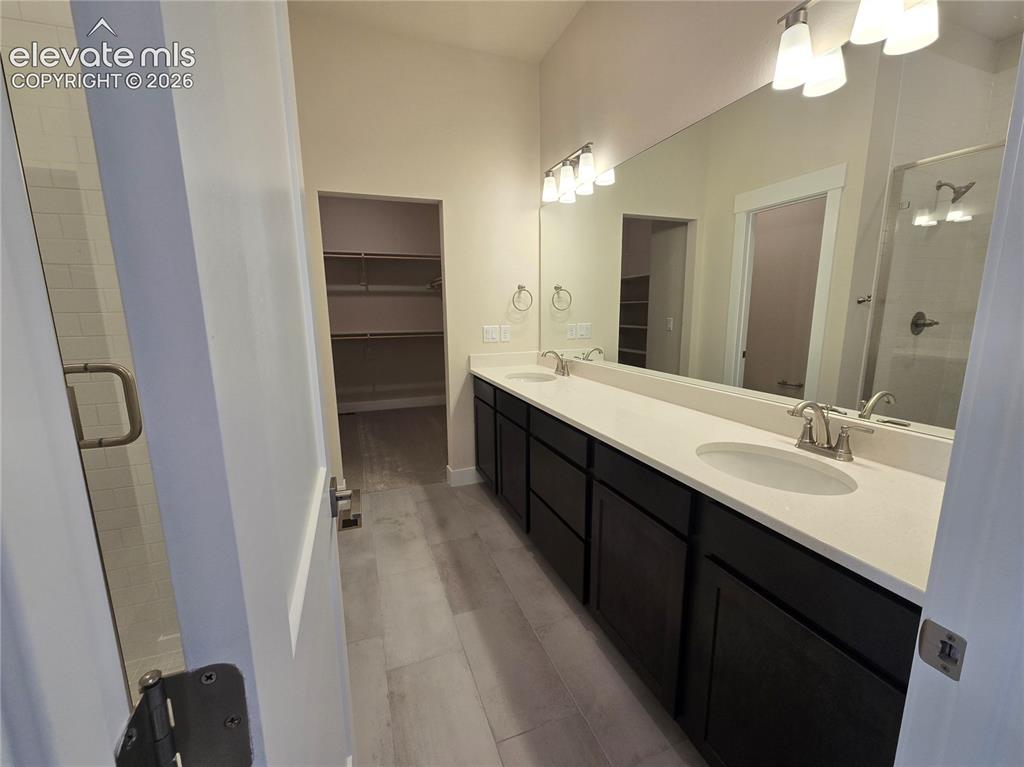 Image 17 of 30: Bathroom