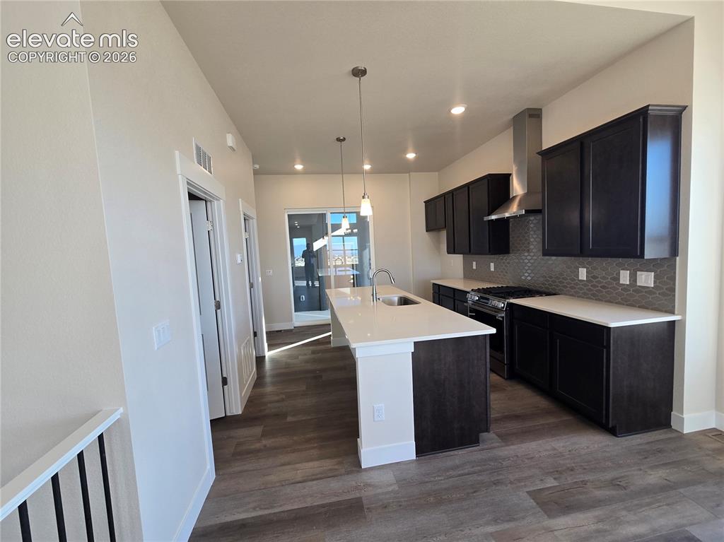 Image 9 of 30: Kitchen