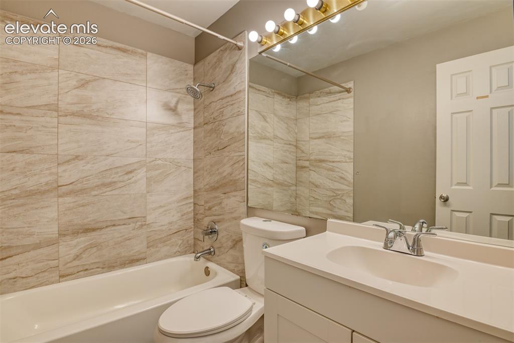 Image 13 of 45: Bathroom