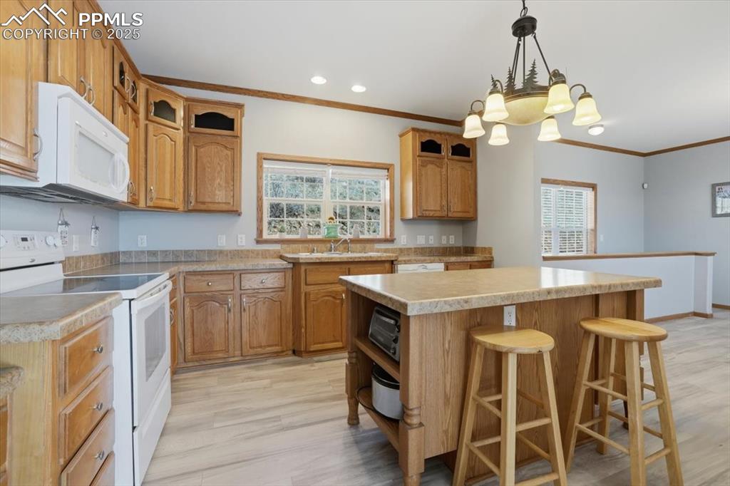 Image 13 of 50: Kitchen