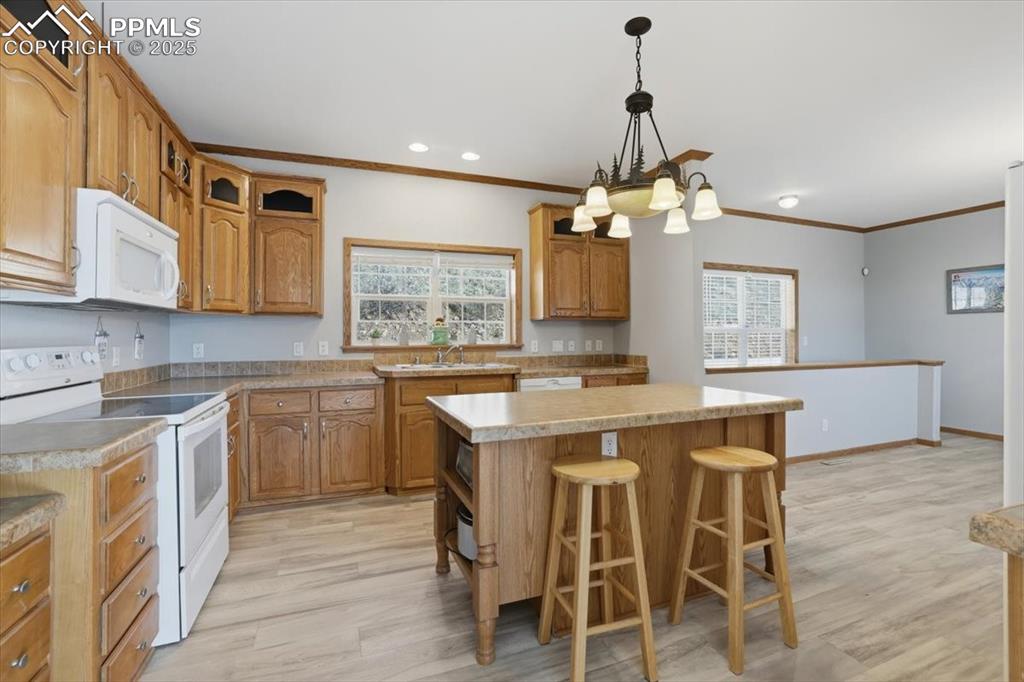 Image 14 of 50: Kitchen