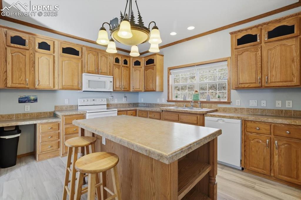 Image 16 of 50: Kitchen