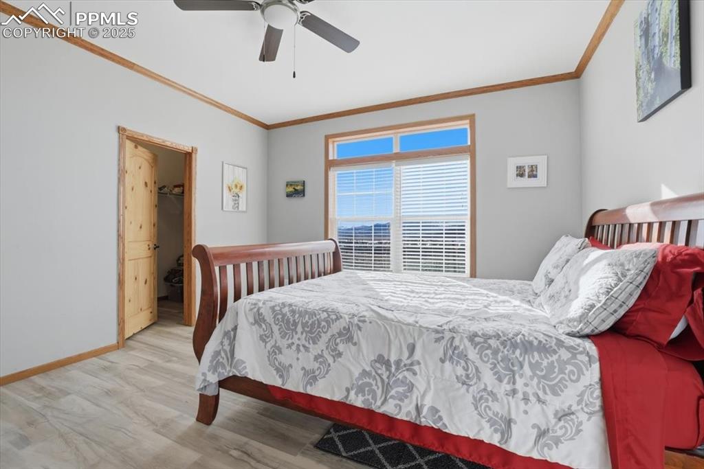 Image 20 of 50: Bedroom