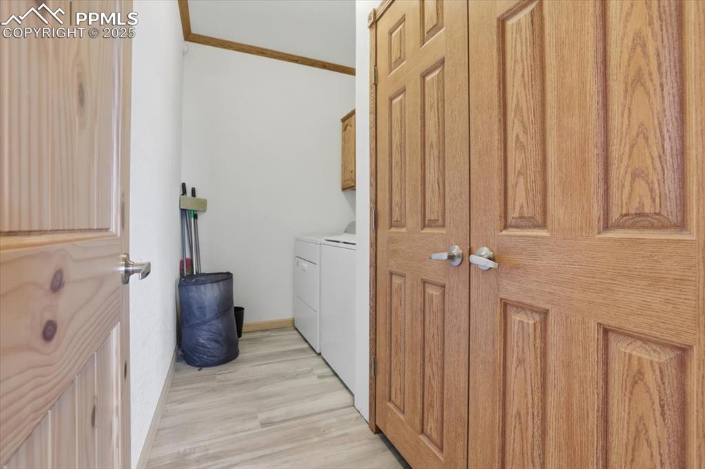 Image 25 of 50: Laundry