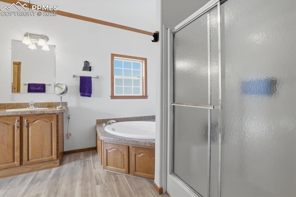 Image 33 of 50: Bathroom