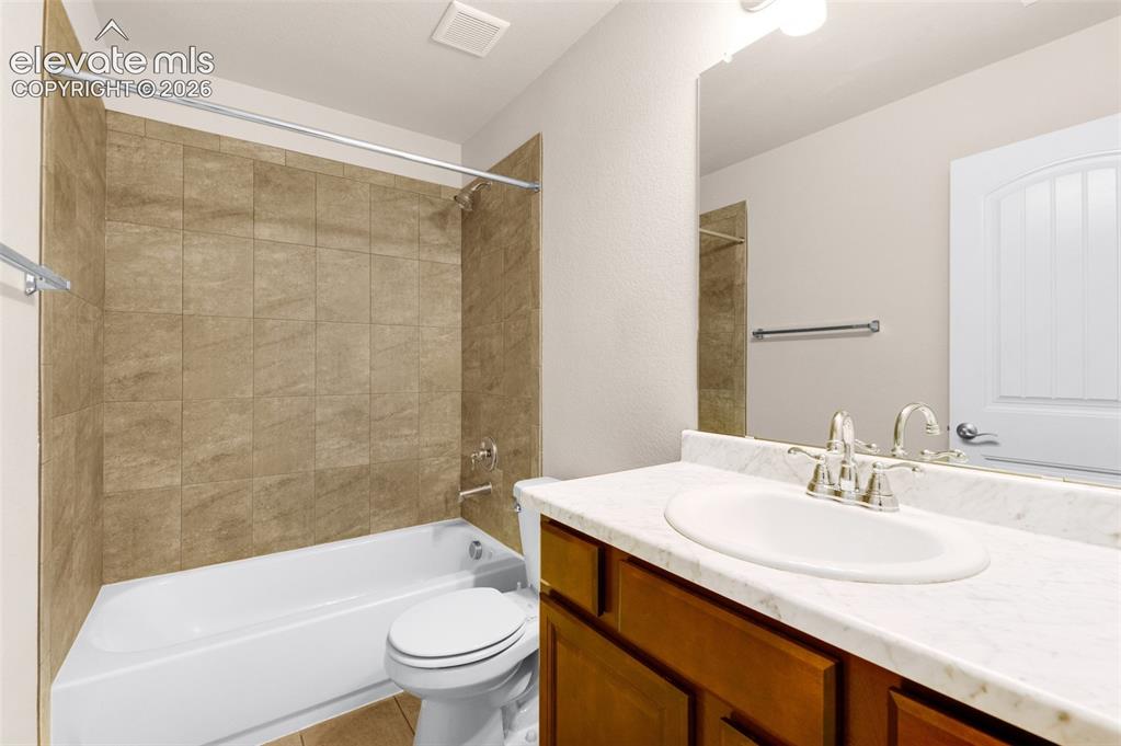 Image 21 of 29: Bathroom