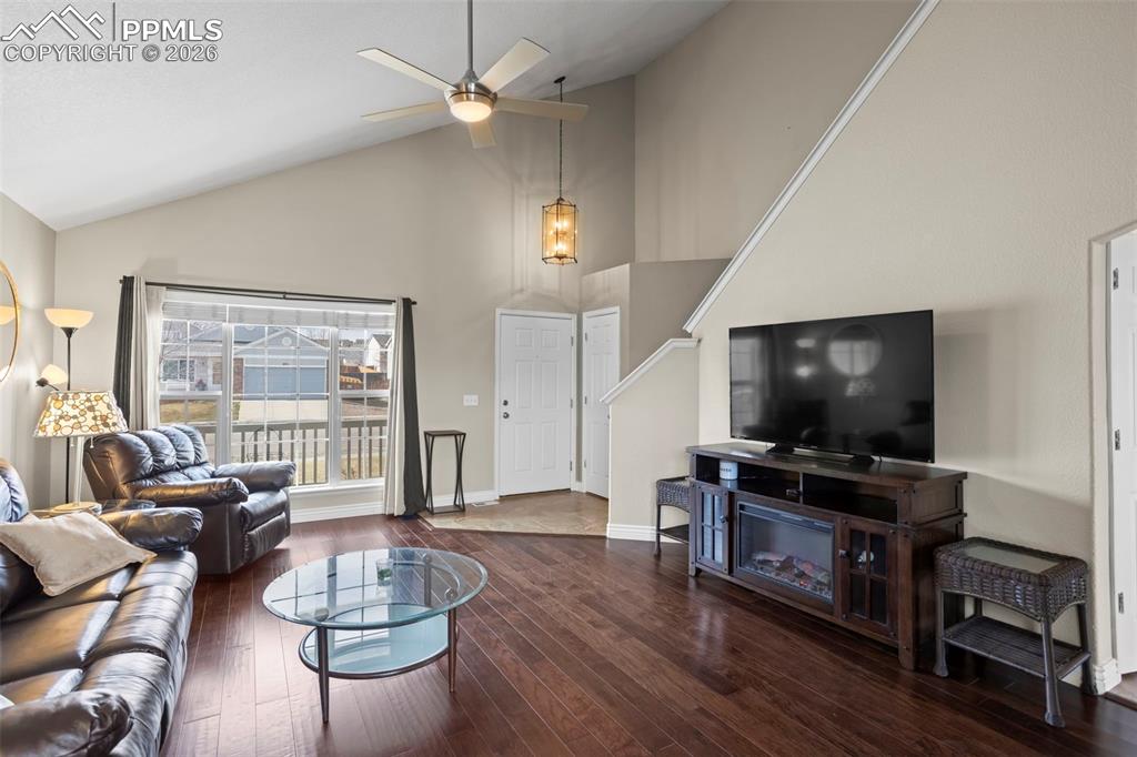 Image 3 of 21: Living Room