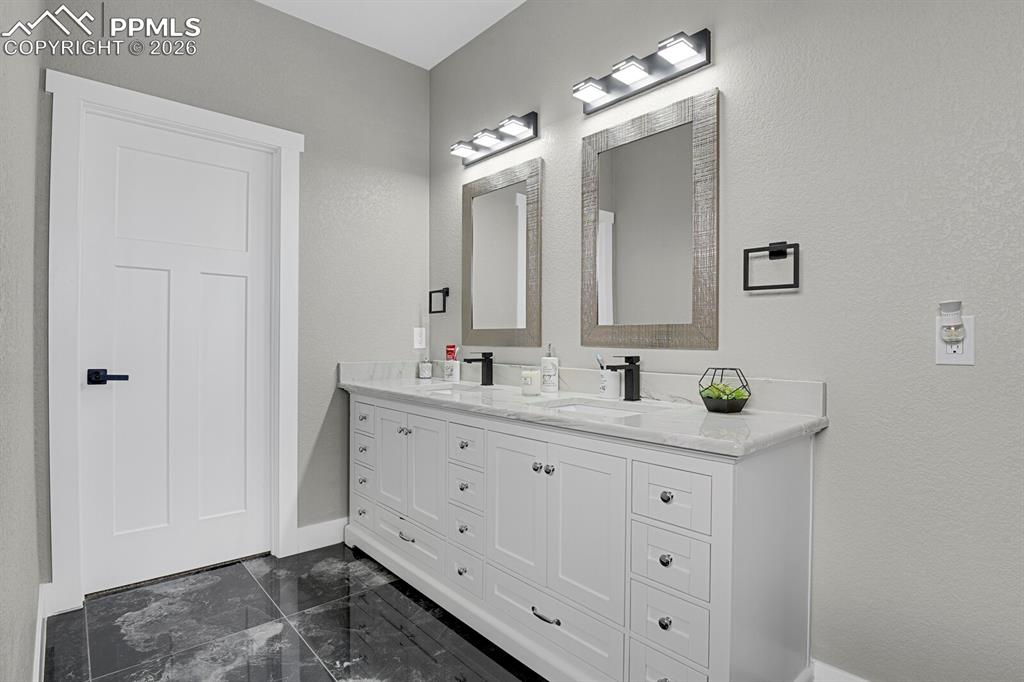 Image 31 of 49: Bathroom