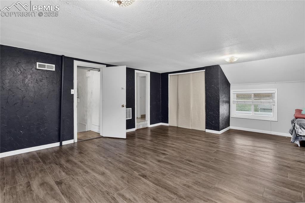 Image 20 of 50: This upper level can be leased as a separate apartment....