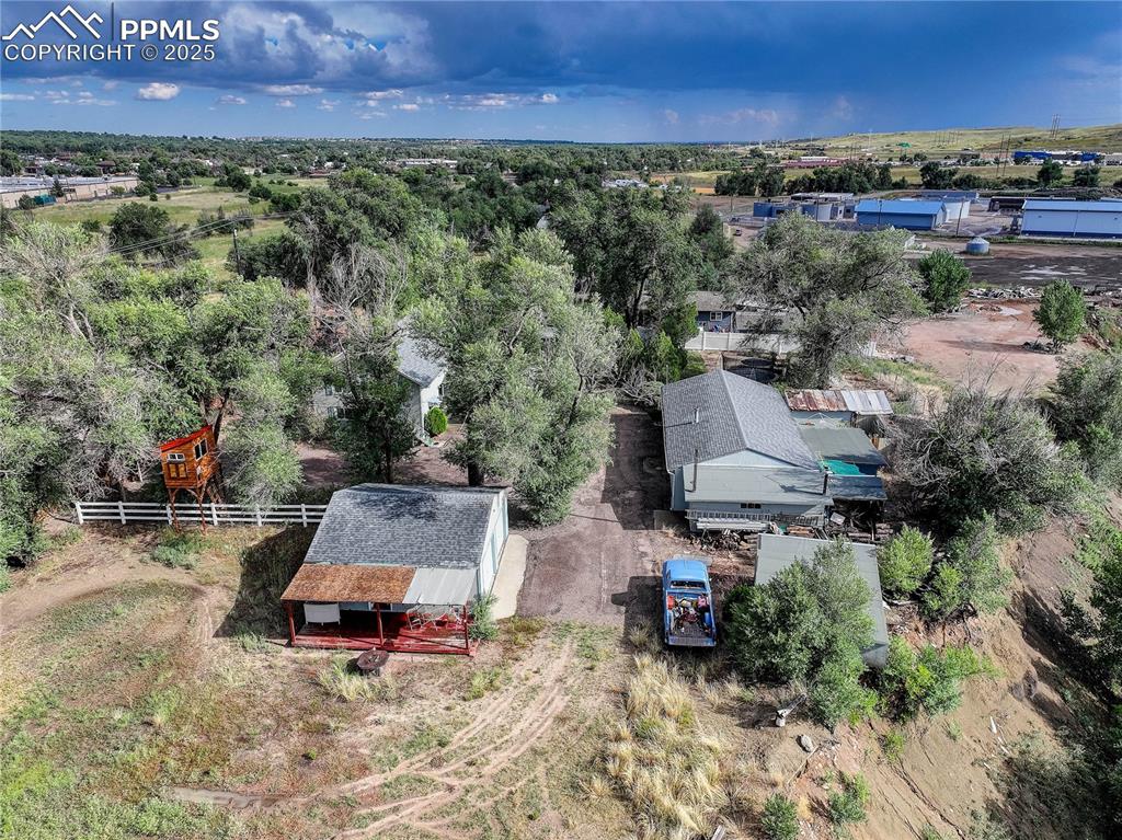 Image 7 of 50: This property has a 2nd 2 car garage on the northside with a charming front