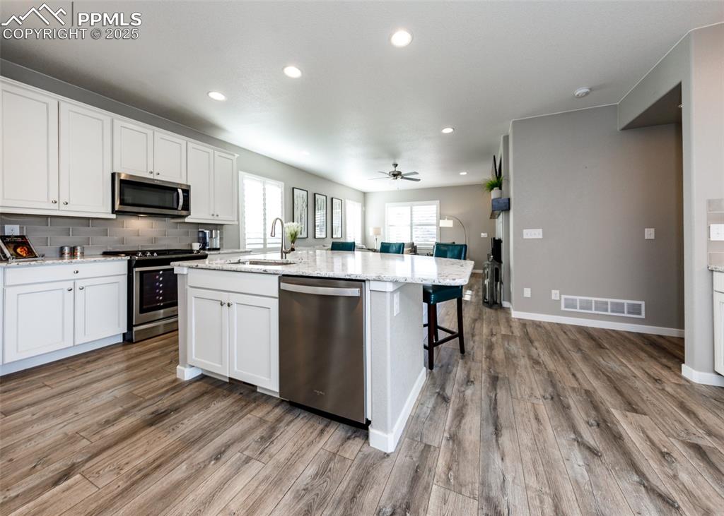 Image 20 of 37: Kitchen