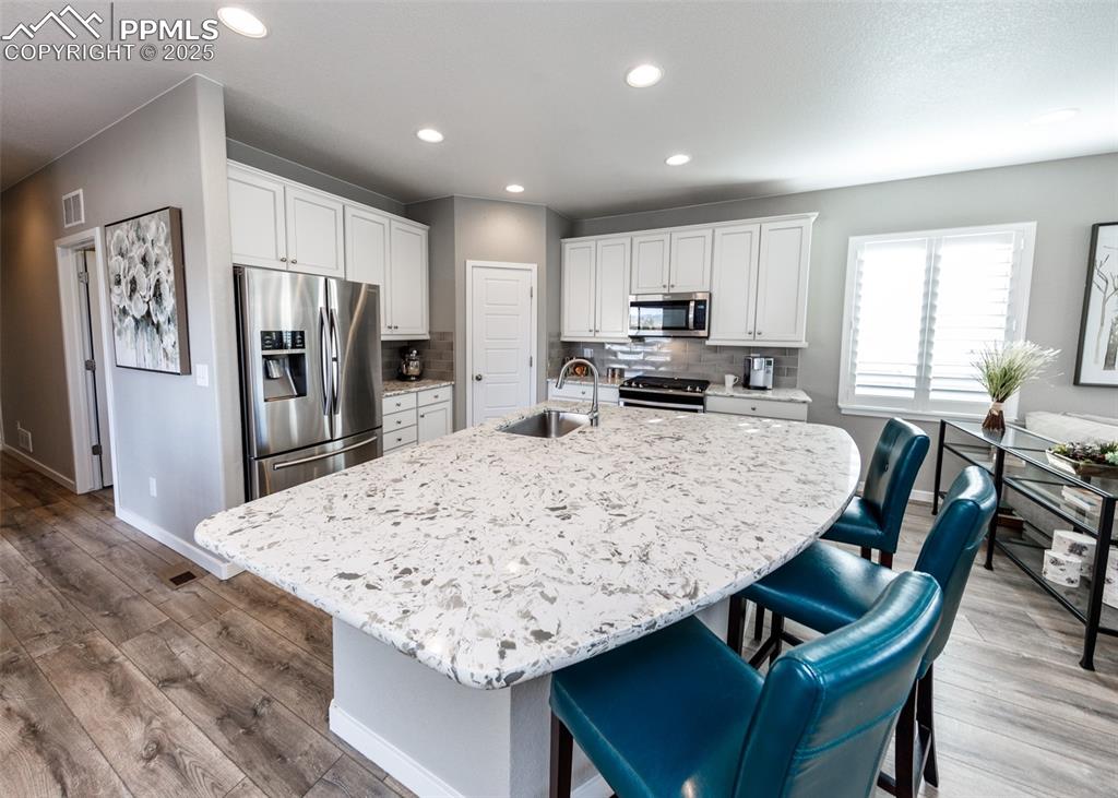 Image 22 of 37: Kitchen