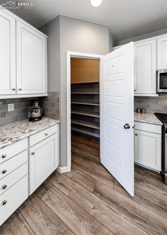 Image 23 of 37: Pantry