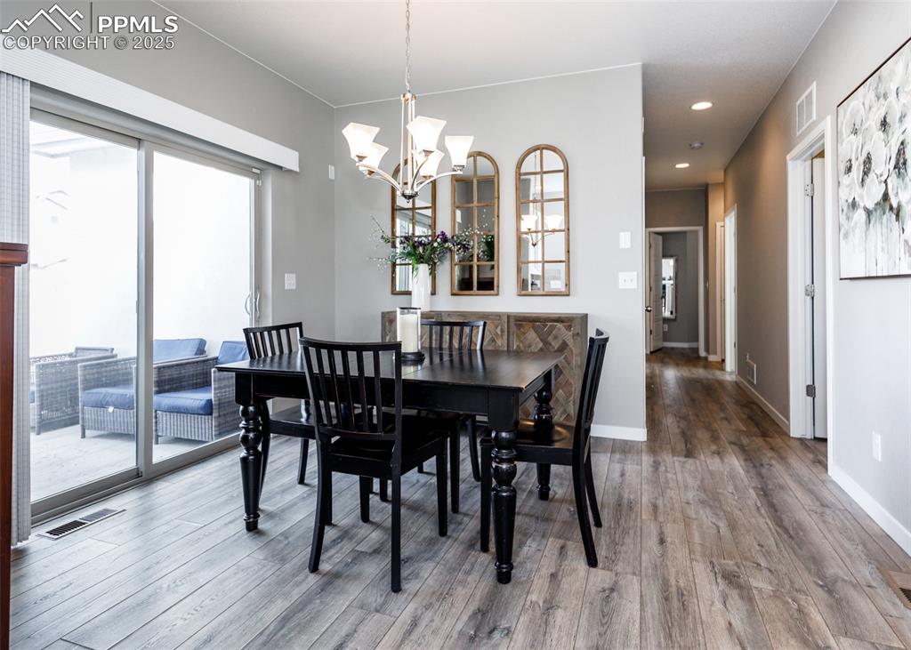 Image 24 of 37: Dining Area