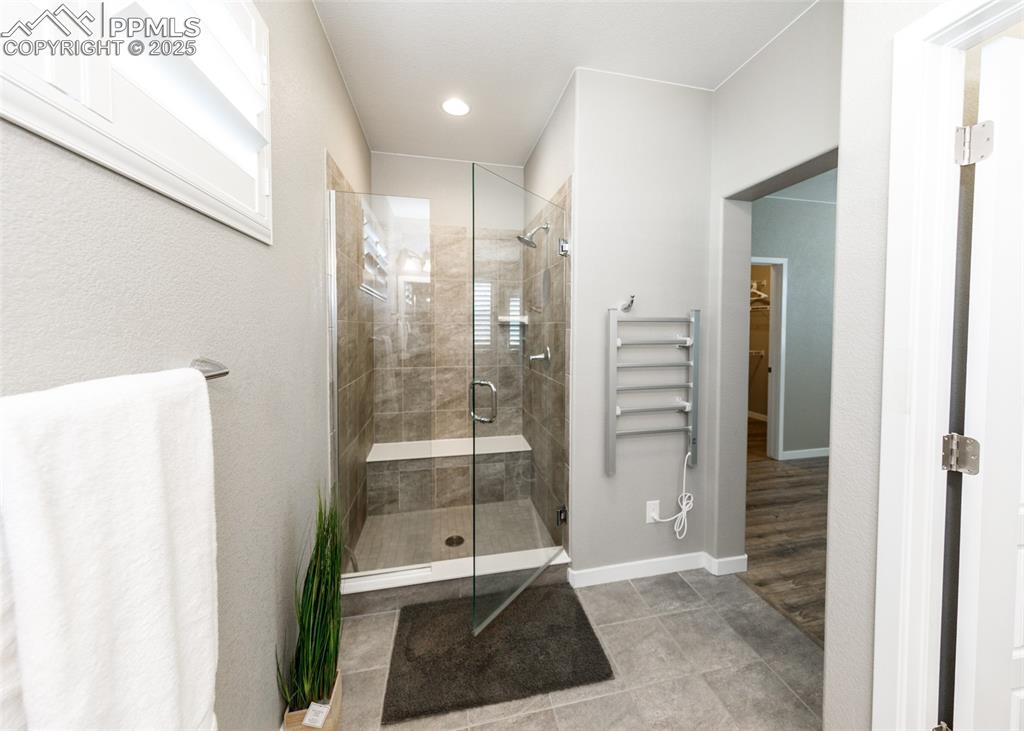 Image 29 of 37: Bathroom