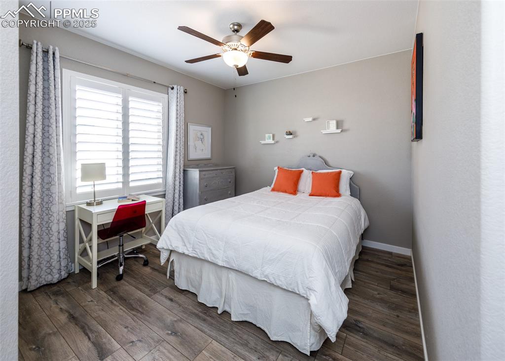 Image 32 of 37: Bedroom